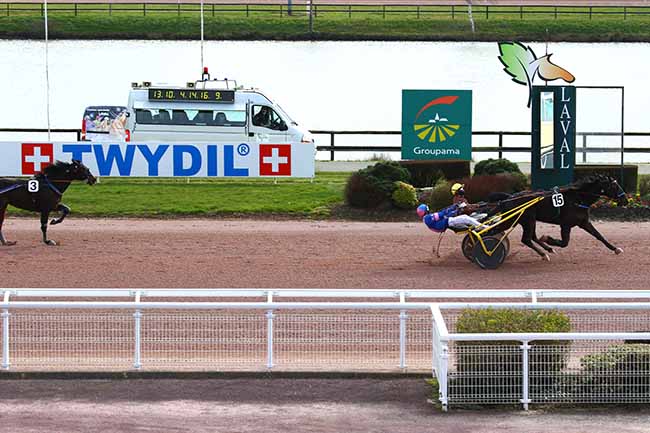 Photo d'arrivée de la course pmu PRIX FEU VIOLET à LAVAL le Vendredi 5 mars 2021