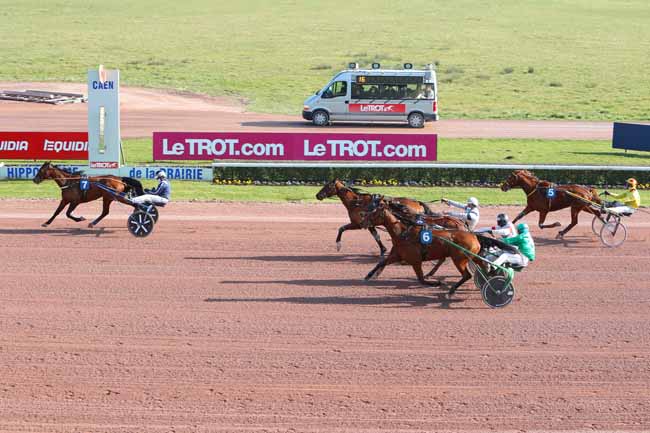 Photo d'arrivée de la course pmu PRIX DE SAINT-ETIENNE à CAEN le Lundi 8 mars 2021