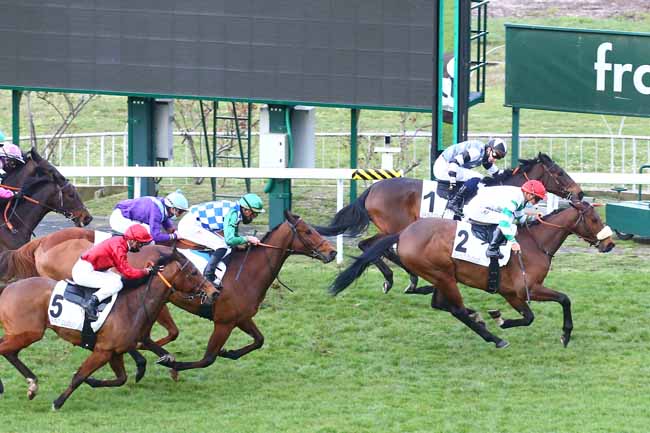Photo d'arrivée de la course pmu PRIX DU PERIGORD à SAINT-CLOUD le Jeudi 11 mars 2021