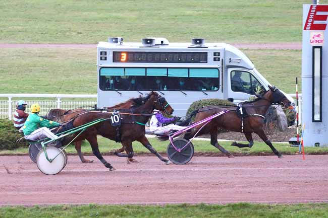 Photo d'arrivée de la course pmu PRIX DE NOIRMOUTIER à ENGHIEN le Vendredi 12 mars 2021