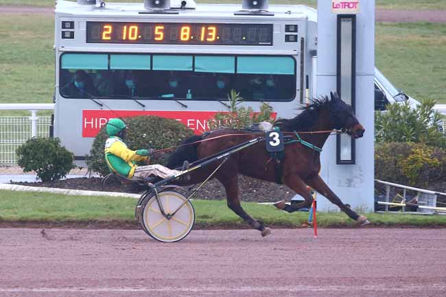 Photo d'arrivée de la course pmu PRIX DE LAROQUEBROU à ENGHIEN le Mardi 16 mars 2021