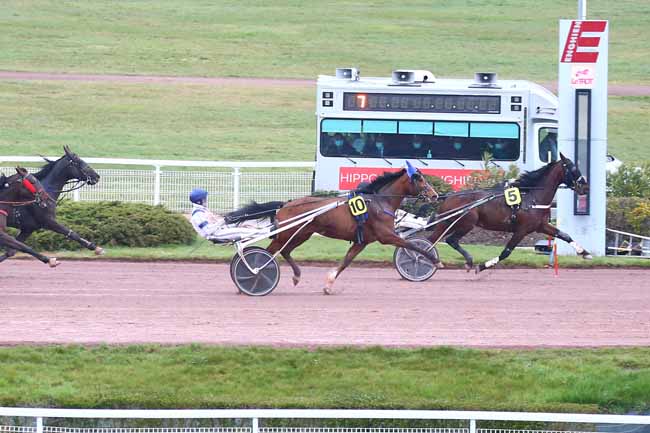 Photo d'arrivée de la course pmu PRIX DE TOURNEMIRE à ENGHIEN le Mardi 16 mars 2021