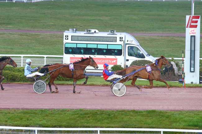Photo d'arrivée de la course pmu PRIX DU GAVE à ENGHIEN le Mardi 16 mars 2021