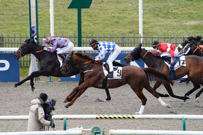 Photo d'arrivée de la course pmu PRIX DU NOYER à CHANTILLY le Jeudi 18 mars 2021