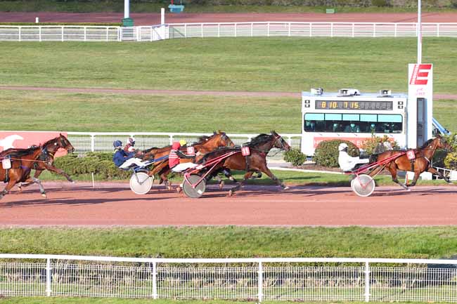 Photo d'arrivée de la course pmu PRIX DE PIERREFITTE-SUR-SEINE à ENGHIEN le Vendredi 19 mars 2021