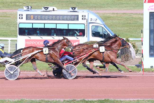 Photo d'arrivée de la course pmu PRIX DU PONT SAINT-MICHEL à ENGHIEN le Mardi 23 mars 2021