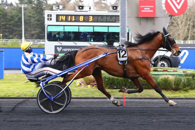 Photo d'arrivée de la course pmu PRIX DE BEAUMESNIL à PARIS-VINCENNES le Samedi 27 mars 2021