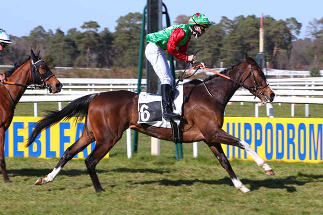 Photo d'arrivée de la course pmu PRIX DE CHATEAU LANDON à FONTAINEBLEAU le Mardi 30 mars 2021