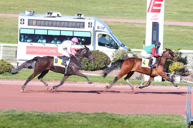 Photo d'arrivée de la course pmu PRIX DU PONT DU CARROUSEL à ENGHIEN le Mardi 30 mars 2021
