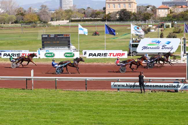Photo d'arrivée de la course pmu GRAND NATIONAL DU TROT PARIS-TURF à MARSEILLE-BORELY le Mercredi 31 mars 2021