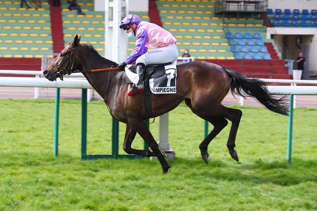 Photo d'arrivée de la course pmu PRIX DU CARNOIS à COMPIEGNE le Jeudi 1 avril 2021