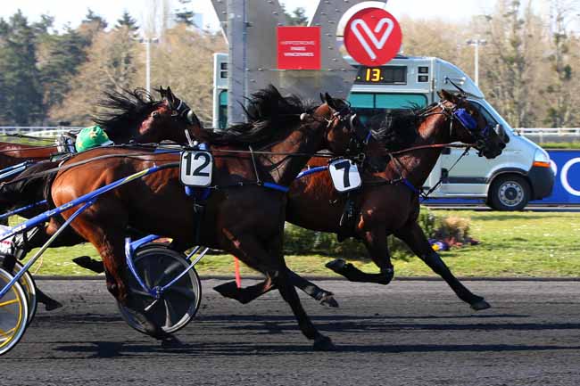 Photo d'arrivée de la course pmu PRIX EOS à PARIS-VINCENNES le Vendredi 2 avril 2021