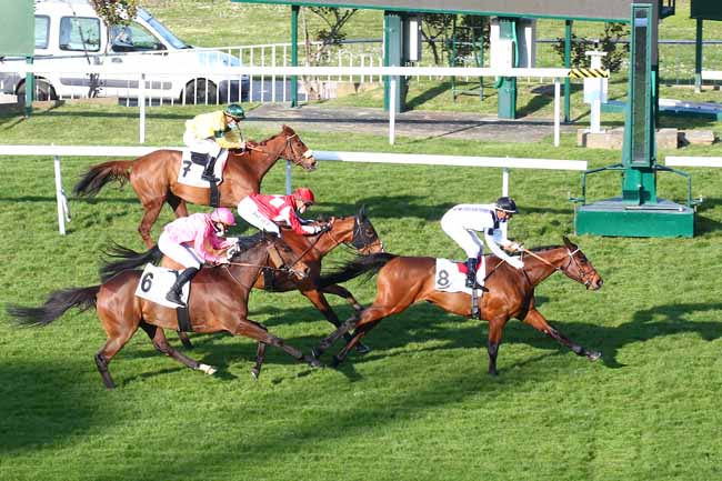 Photo d'arrivée de la course pmu PRIX MY LOVE à SAINT-CLOUD le Samedi 3 avril 2021
