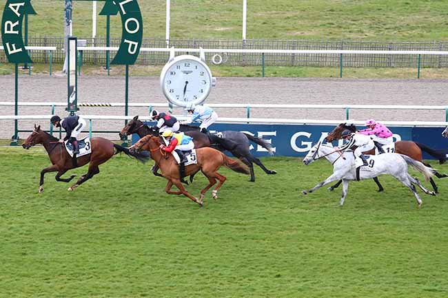 Photo d'arrivée de la course pmu PRIX DE BOURFONTAINE à CHANTILLY le Lundi 5 avril 2021