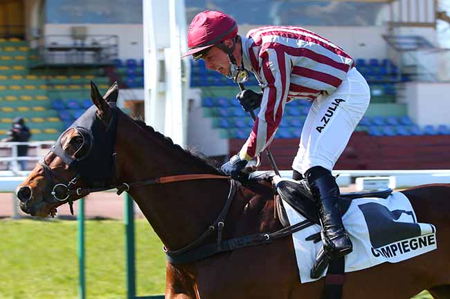 Photo d'arrivée de la course pmu PRIX JOURNALISTE à COMPIEGNE le Mercredi 7 avril 2021
