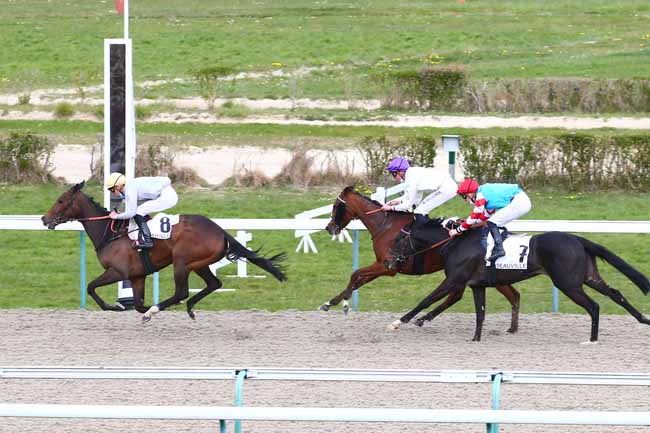 Photo d'arrivée de la course pmu PRIX DE LA JETEE à DEAUVILLE le Mercredi 7 avril 2021