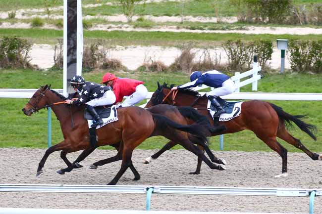 Photo d'arrivée de la course pmu PRIX DE L'AUTRE COTE DE L'EAU à DEAUVILLE le Mercredi 7 avril 2021