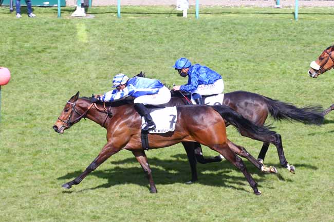 Photo d'arrivée de la course pmu PRIX IMPRUDENCE à DEAUVILLE le Jeudi 8 avril 2021