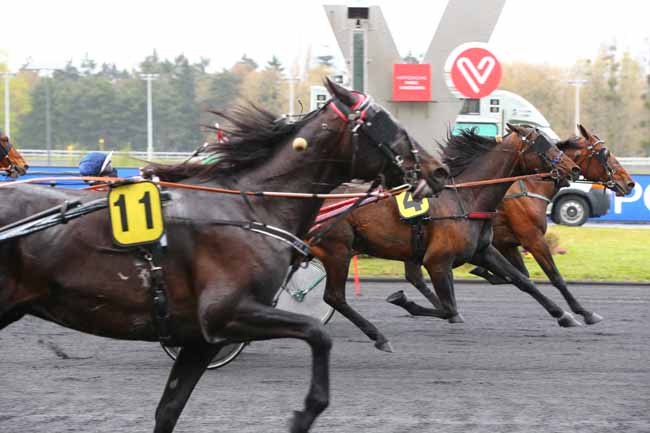 Photo d'arrivée de la course pmu PRIX DU TREPORT à PARIS-VINCENNES le Samedi 10 avril 2021