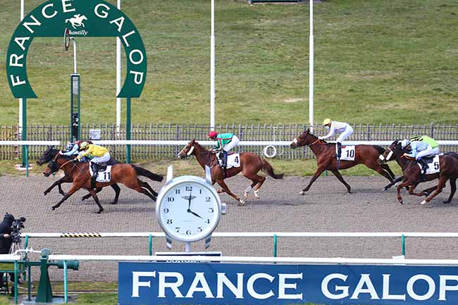 Photo d'arrivée de la course pmu PRIX DU HAMEAU DE LA BICHE à CHANTILLY le Mardi 13 avril 2021