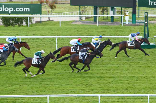 Photo d'arrivée de la course pmu PRIX DU LIEU MANCHON à SAINT-CLOUD le Mercredi 14 avril 2021