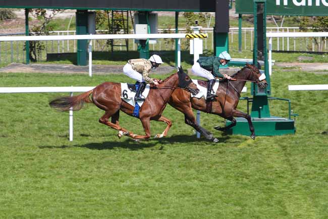 Photo d'arrivée de la course pmu PRIX BALBO à SAINT-CLOUD le Lundi 19 avril 2021