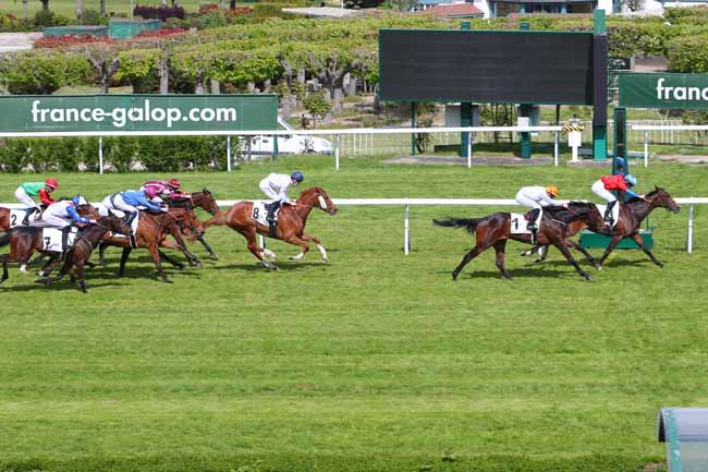 Photo d'arrivée de la course pmu PRIX DE HOUDAN à SAINT-CLOUD le Mercredi 28 avril 2021