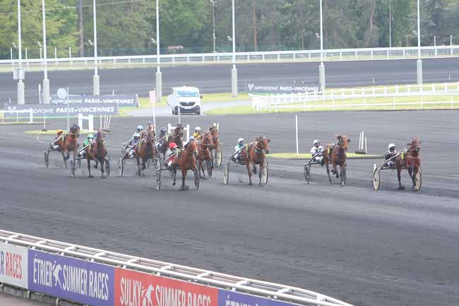 Photo d'arrivée de la course pmu PRIX HUBERTA à PARIS-VINCENNES le Vendredi 30 avril 2021