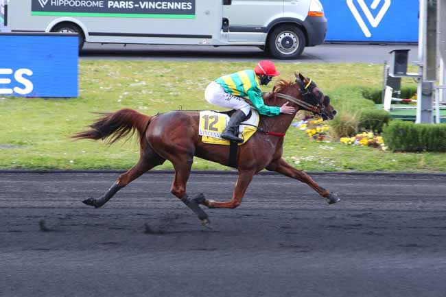 Photo d'arrivée de la course pmu PRIX ANTIGONE à PARIS-VINCENNES le Vendredi 30 avril 2021