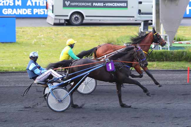 Photo d'arrivée de la course pmu PRIX LIBUSSA à PARIS-VINCENNES le Vendredi 30 avril 2021