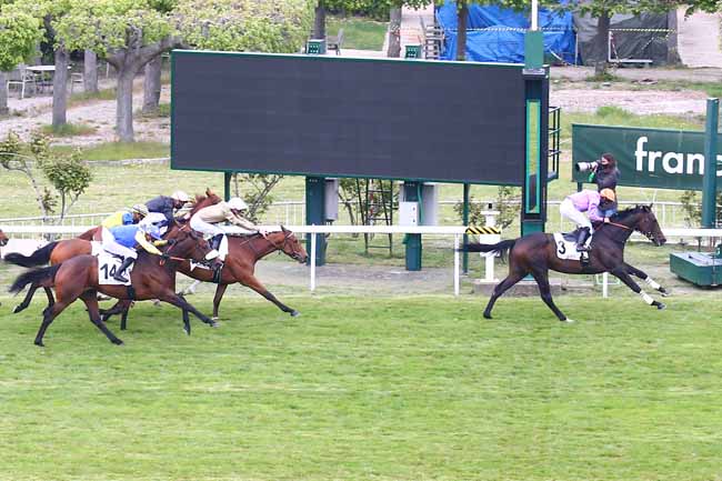 Photo d'arrivée de la course pmu PRIX DE L'AUTOROUTE DE L'OUEST à SAINT-CLOUD le Samedi 1 mai 2021