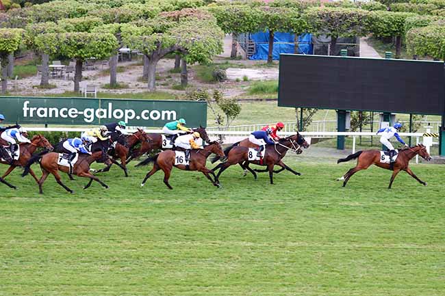 Photo d'arrivée de la course pmu PRIX DE LA CROIX VERTE à SAINT-CLOUD le Samedi 1 mai 2021