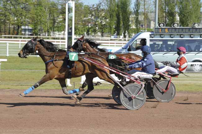 Photo d'arrivée de la course pmu PRIX DU SICHON à VICHY le Lundi 3 mai 2021