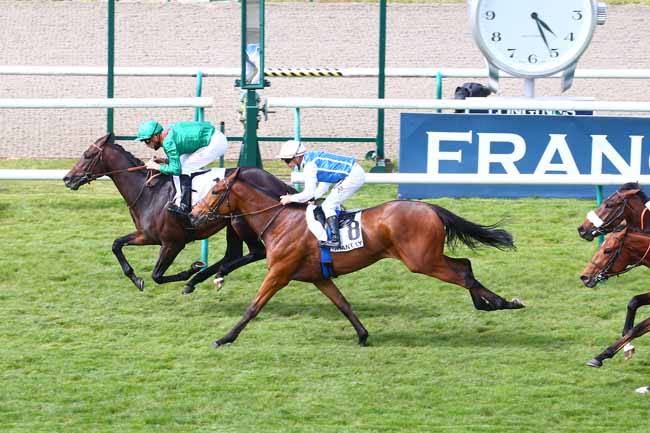 Photo d'arrivée de la course pmu PRIX DE SURESNES à CHANTILLY le Mardi 4 mai 2021