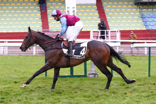 Photo d'arrivée de la course pmu PRIX ROMATI à COMPIEGNE le Jeudi 6 mai 2021