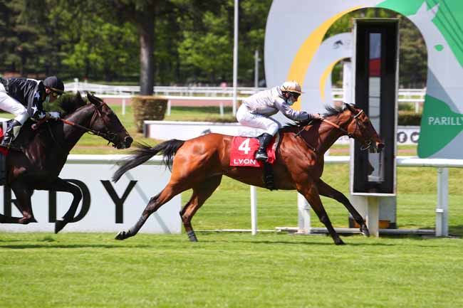 Photo d'arrivée de la course pmu GRAND PRIX DE PARILLY à LYON-PARILLY le Samedi 8 mai 2021