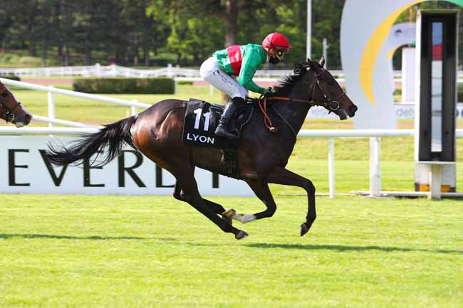 Photo d'arrivée de la course pmu PRIX GABRIEL GIRAUD à LYON-PARILLY le Samedi 8 mai 2021