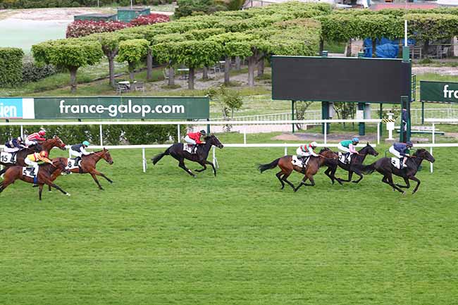 Photo d'arrivée de la course pmu PRIX DE VILLAROCHE à SAINT-CLOUD le Lundi 10 mai 2021