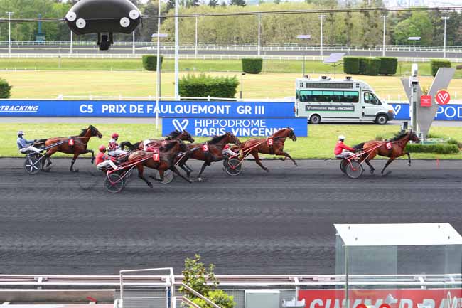 Photo d'arrivée de la course pmu PRIX DE FAULQUEMONT à PARIS-VINCENNES le Mardi 11 mai 2021