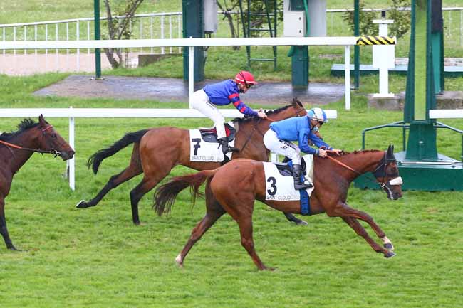 Photo d'arrivée de la course pmu PRIX RELKO à SAINT-CLOUD le Vendredi 14 mai 2021