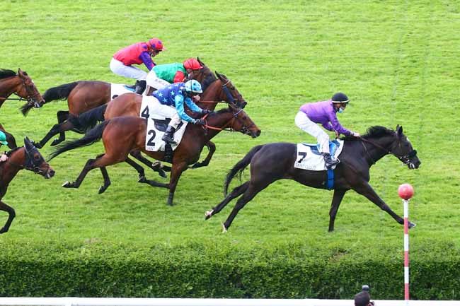 Photo d'arrivée de la course pmu PRIX DES FORSYTHIAS à SAINT-CLOUD le Vendredi 14 mai 2021