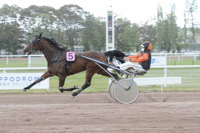 Photo d'arrivée de la course pmu PRIX D'AULNAT à VICHY le Lundi 17 mai 2021