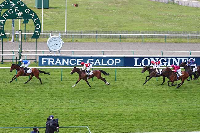 Photo d'arrivée de la course pmu PRIX DE LA CHAPELLE-EN-SERVAL à CHANTILLY le Lundi 17 mai 2021