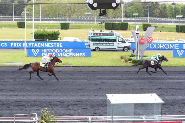 Photo d'arrivée de la course pmu PRIX KLYTAEMNESTRE à PARIS-VINCENNES le Mardi 18 mai 2021