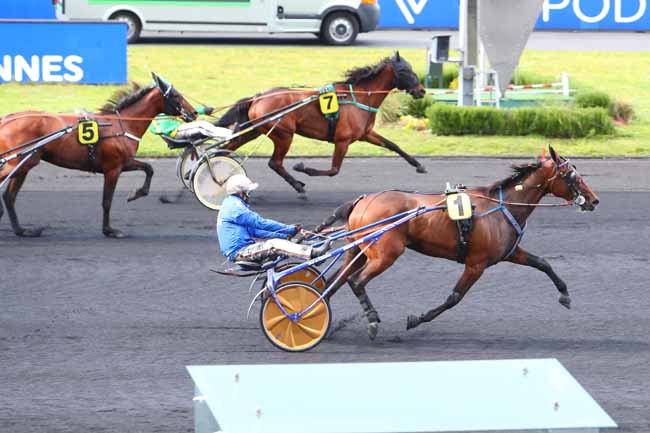 Photo d'arrivée de la course pmu PRIX FIDES à PARIS-VINCENNES le Mardi 18 mai 2021