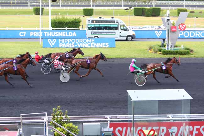 Photo d'arrivée de la course pmu PRIX THUSNELDA à PARIS-VINCENNES le Mardi 18 mai 2021