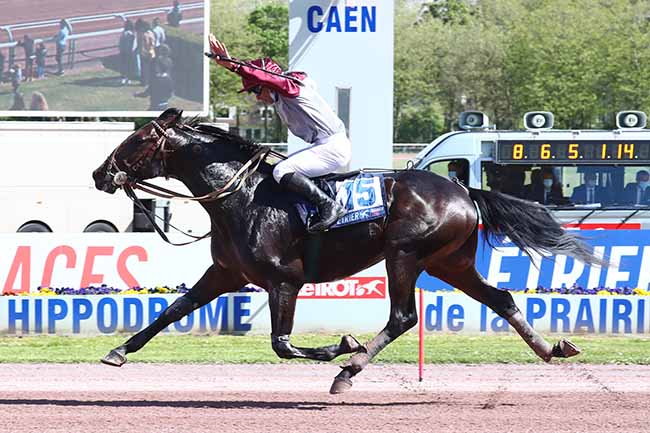 Photo d'arrivée de la course pmu ST LEGER DES TROTTEURS - ETRIER 3 ANS Q4 à CAEN le Mercredi 19 mai 2021
