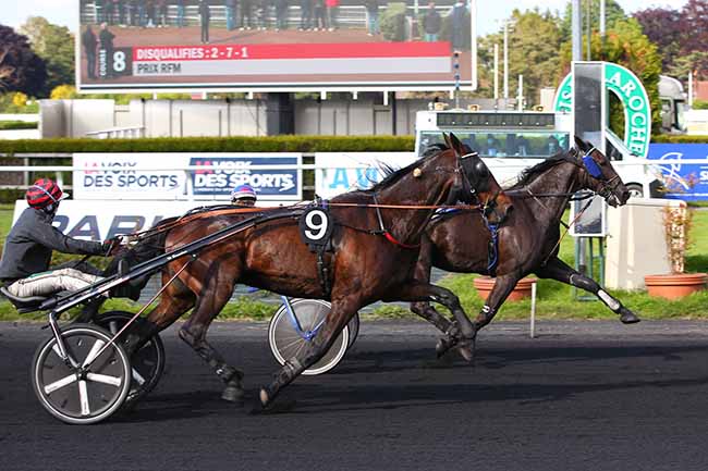 Photo d'arrivée de la course pmu PRIX RFM à LE CROISE-LAROCHE le Mercredi 26 mai 2021