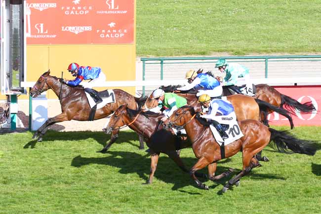 Photo d'arrivée de la course pmu PRIX DU MUSEE DU LUXEMBOURG à LONGCHAMP le Dimanche 30 mai 2021