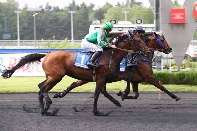 Photo d'arrivée de la course pmu PRIX LAVATER - ETRIER 4 ANS QUALIF 3 à PARIS-VINCENNES le Vendredi 4 juin 2021